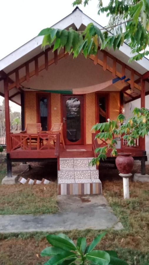 Why Not Bar And Bungalows #2 Pemenang Exterior foto